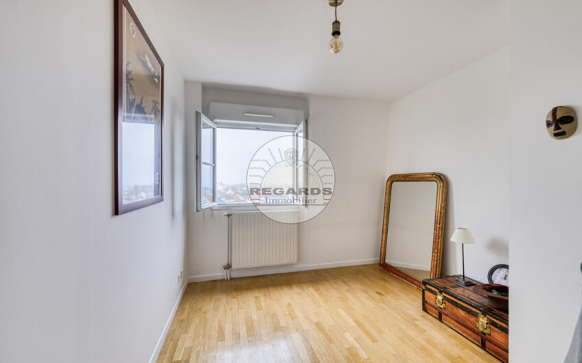A VENDRE: 4 pièces terrasse, cave et parkings