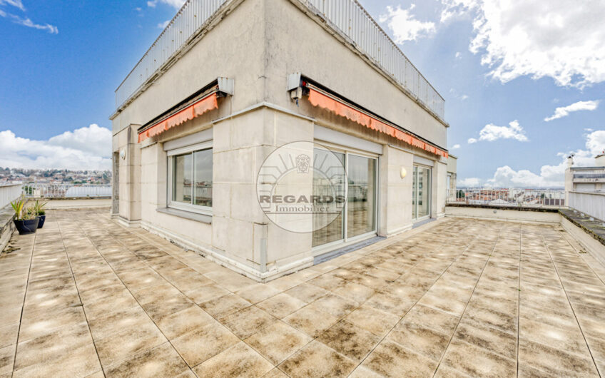 5P de 145m² avec terrasse de 205 + box double et caves