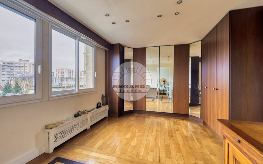 5P de 145m² avec terrasse de 205 + box double et caves