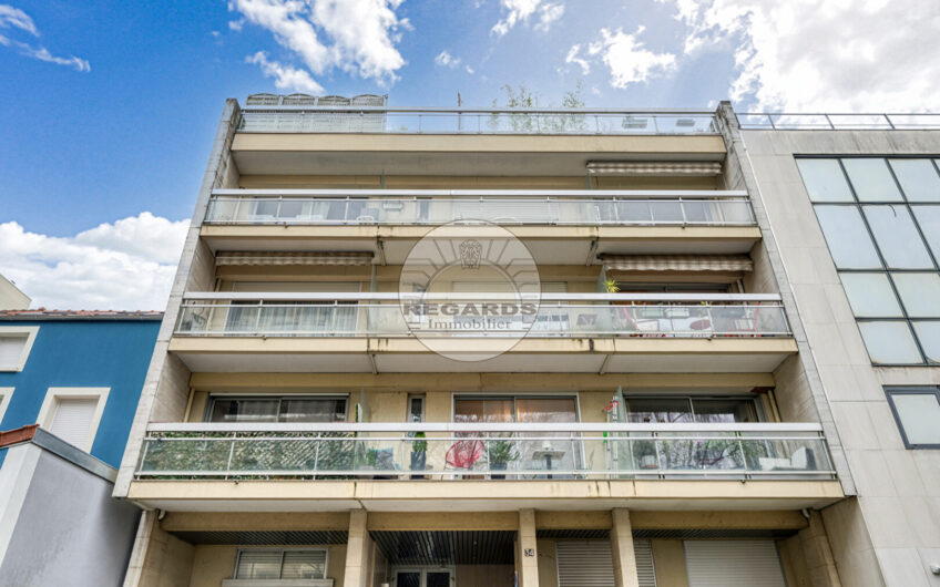 Box de 14m² à cinq minutes du métro Barbara