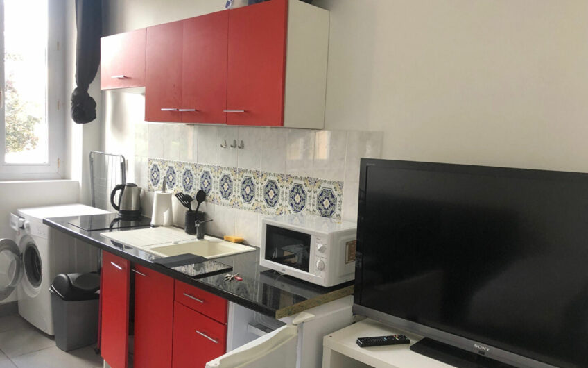STUDIO MEUBLE  Arcueil 22m²