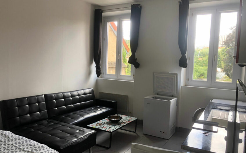 STUDIO MEUBLE  Arcueil 22m²