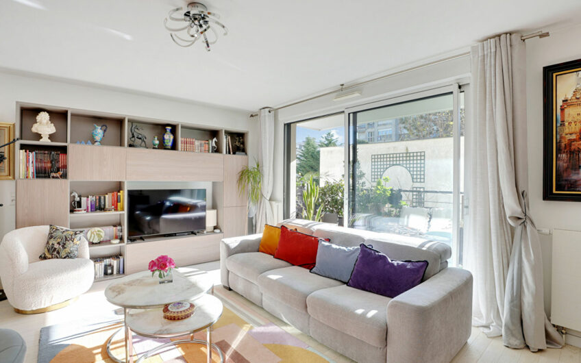 2P de 49m² avec terrasse de 8m² en parfait état dans une résidence récente
