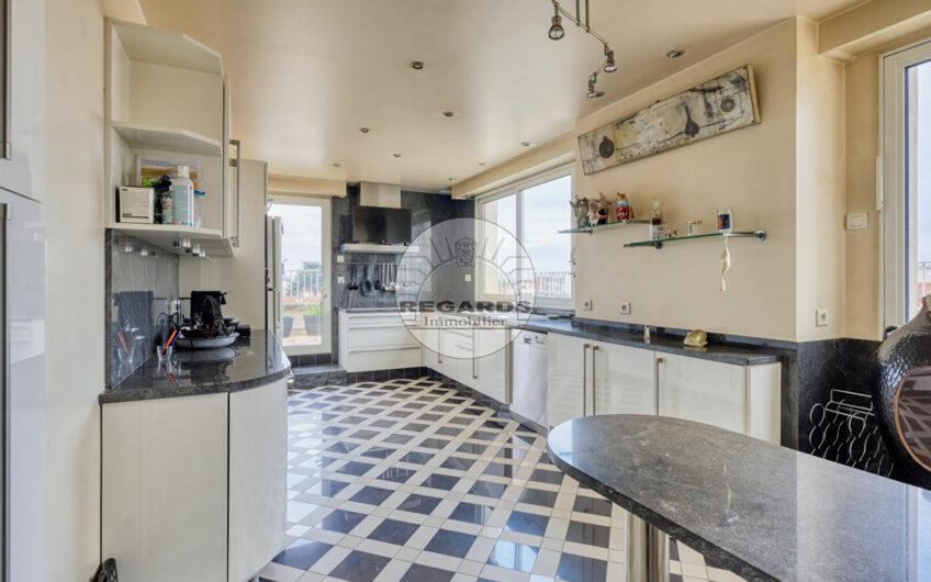 5P de 145m² avec terrasse de 205 + box double et caves