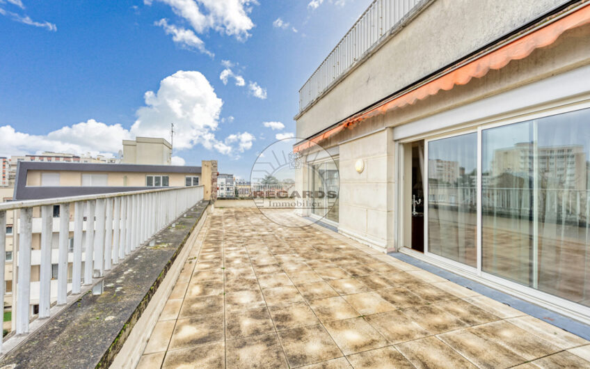 5P de 145m² avec terrasse de 205 + box double et caves