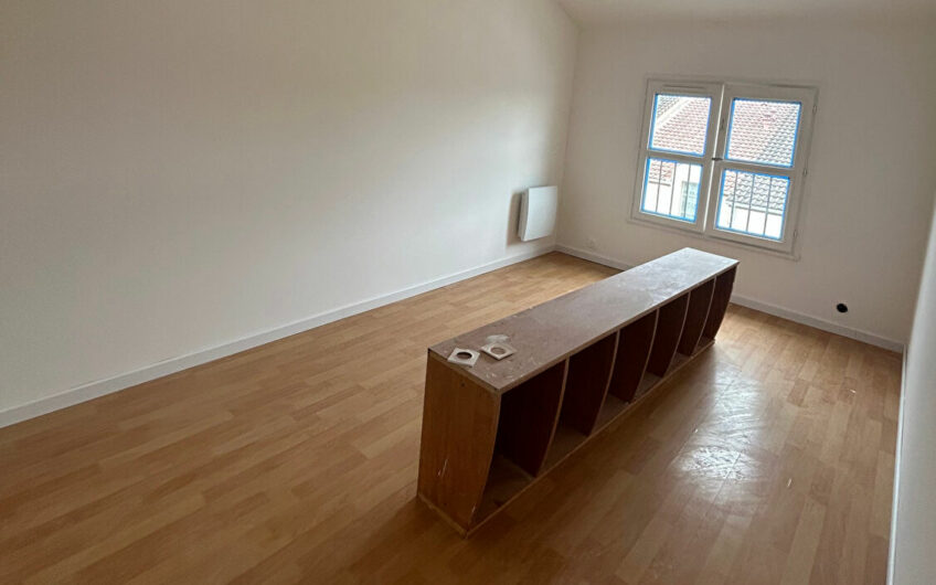 4 pièces de 82 m² à SAINT BRICE SOUS FORET