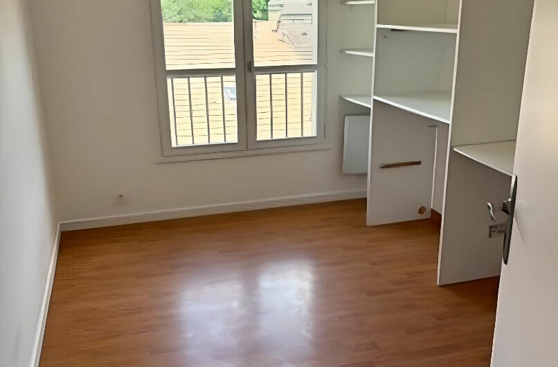 4 pièces de 82 m² à SAINT BRICE SOUS FORET
