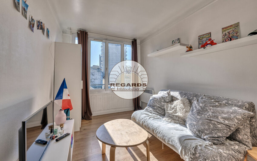 PARIS XIVème – studio de 20m² dernier étage