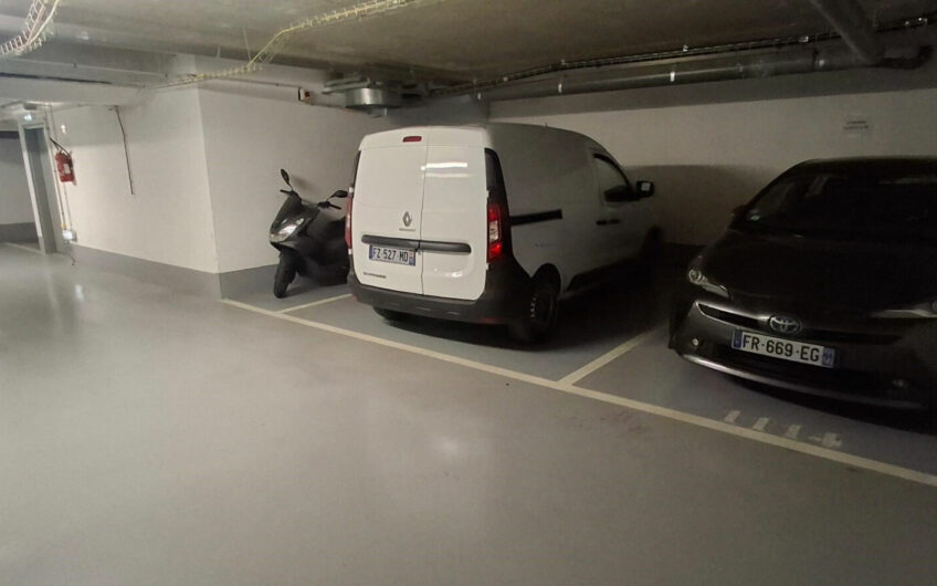 Parking de 13 m2 dans un bel immeuble récent