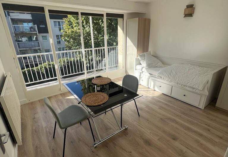 GRAND STUDIO MEUBLE de 32 m²  à Chatenay-Malabry