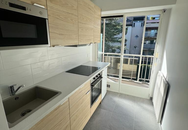 GRAND STUDIO MEUBLE de 32 m²  à Chatenay-Malabry