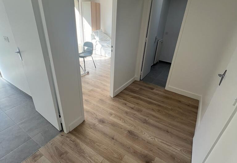 GRAND STUDIO MEUBLE de 32 m²  à Chatenay-Malabry