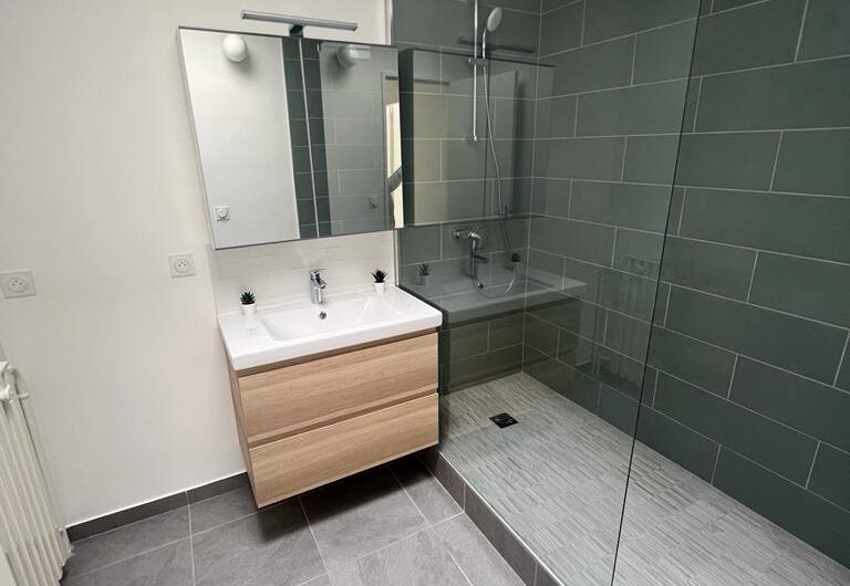 GRAND STUDIO MEUBLE de 32 m²  à Chatenay-Malabry