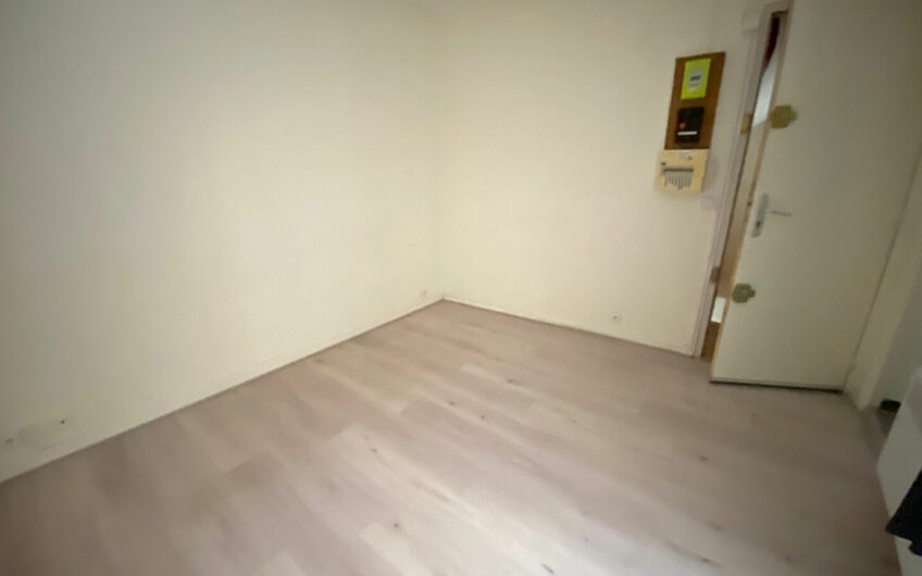 Studio de 18m² à deux pas du métro Voltaire