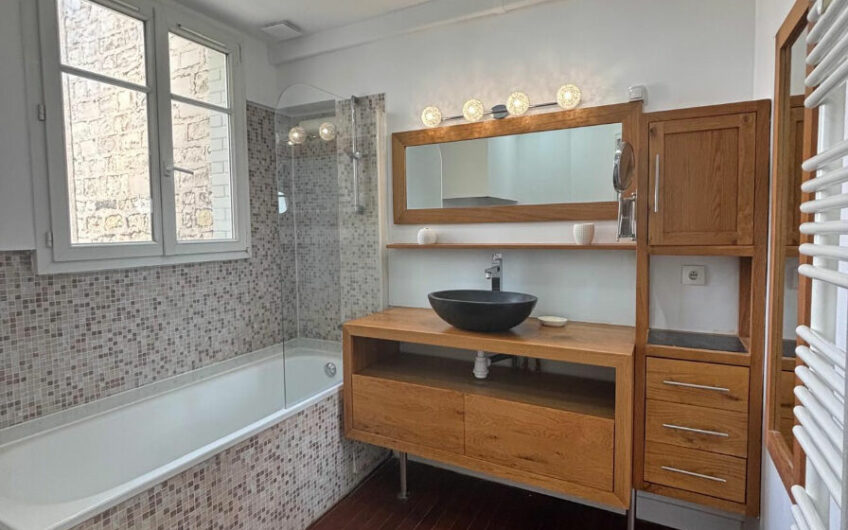 BEAU 2 PIECES MEUBLE AVEC GOUT à PARIS 14
