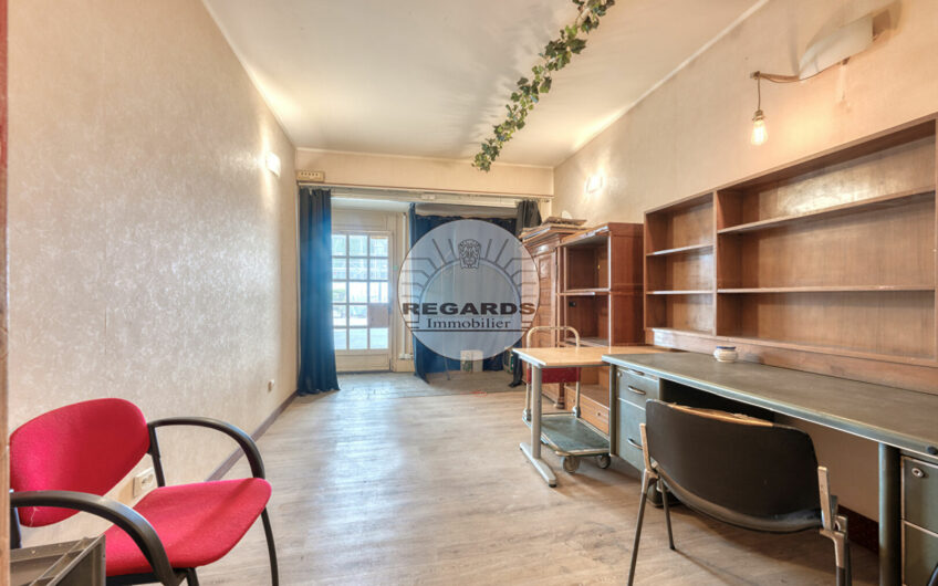 Quartier de l’horloge – Mur de boutique libre