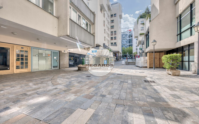 Quartier de l’horloge – Mur de boutique libre