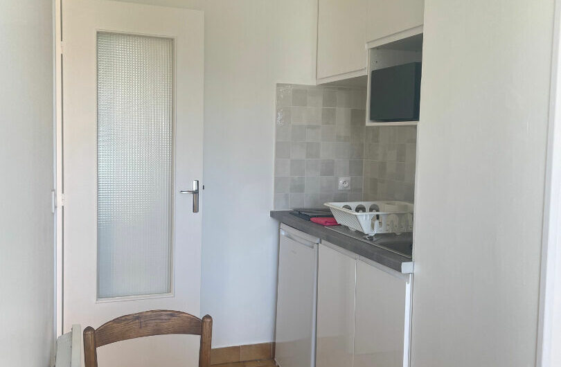 TRES BEAU STUDIO MEUBLÉ A LOUER SUR LA COMMUNE DE MONTROUGE