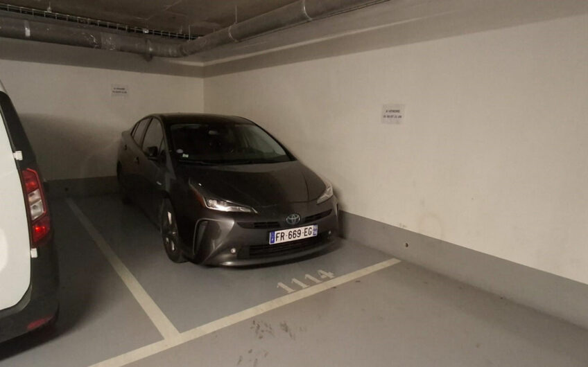 Parking de 13 m2 dans un bel immeuble récent