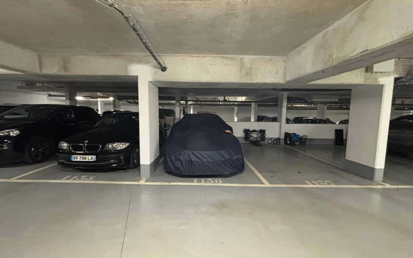 Parking de 13 m2 dans un bel immeuble récent
