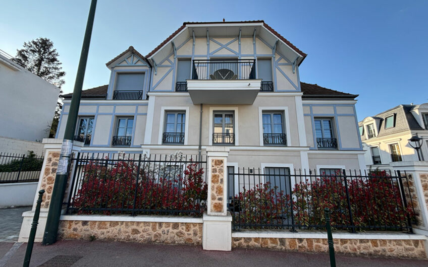 Parking de 13 m2 dans un bel immeuble récent