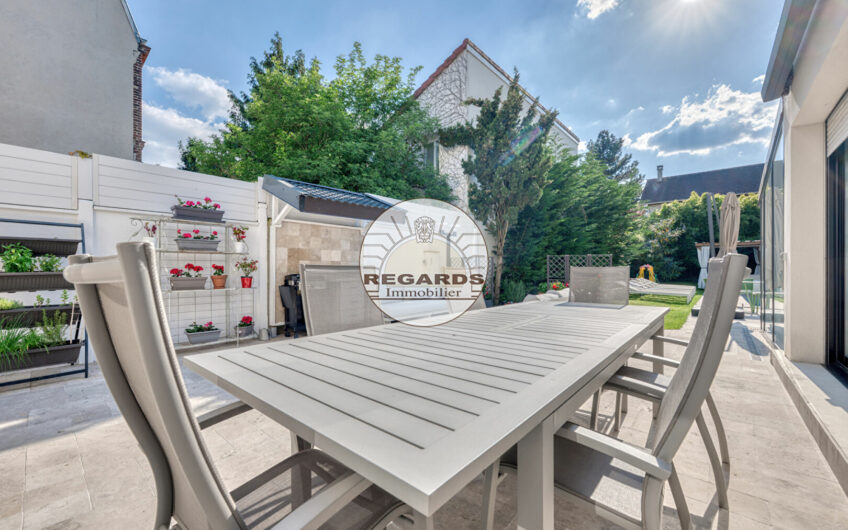 MAISON D’EXCEPTION AVEC PISCINE, CHARME DE L’ANCIEN ET PRESTATIONS HAUT DE GAMME