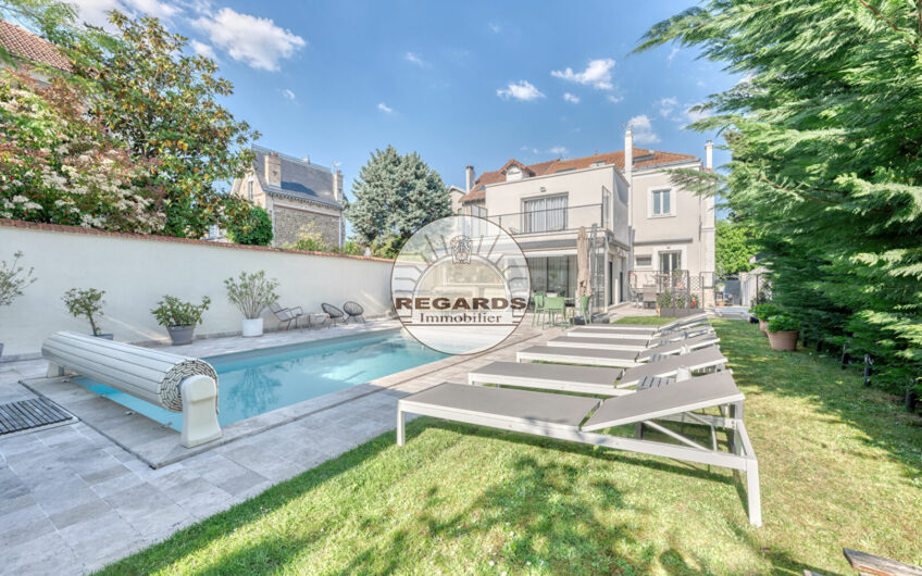 MAISON D’EXCEPTION AVEC PISCINE, CHARME DE L’ANCIEN ET PRESTATIONS HAUT DE GAMME