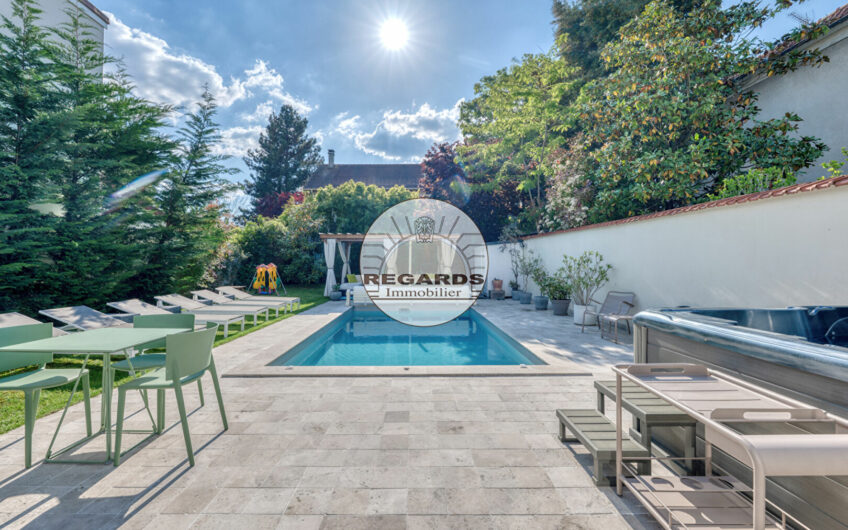 MAISON D’EXCEPTION AVEC PISCINE, CHARME DE L’ANCIEN ET PRESTATIONS HAUT DE GAMME