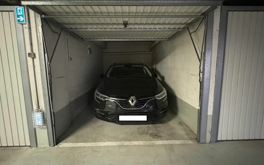 Box de 13 m2 dans un bel immeuble récent