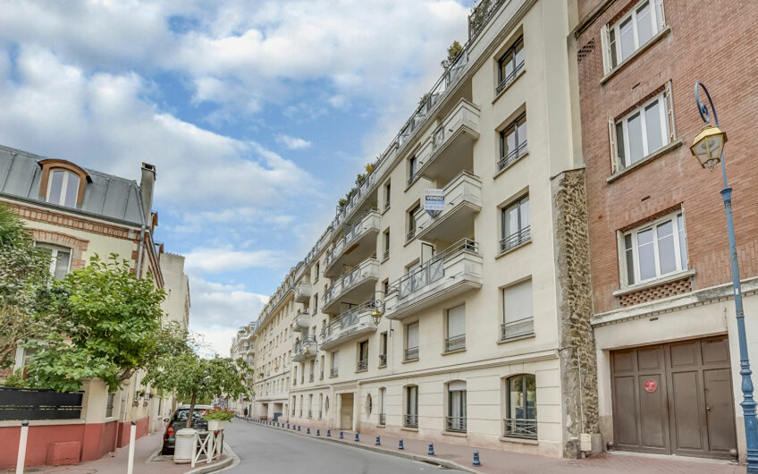 Box de 13 m2 dans un bel immeuble récent