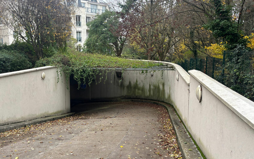 Parking de 13 m2 dans un bel immeuble récent