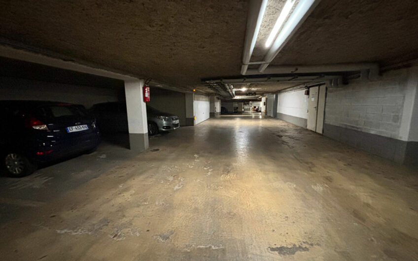 Parking de 13 m2 dans un bel immeuble récent