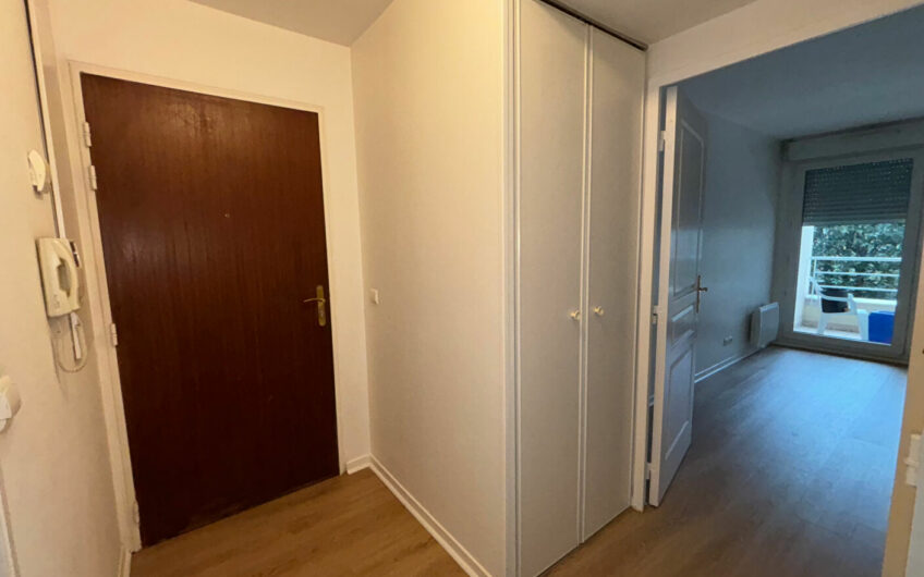 2 PIECES 45m² avec grand balcon