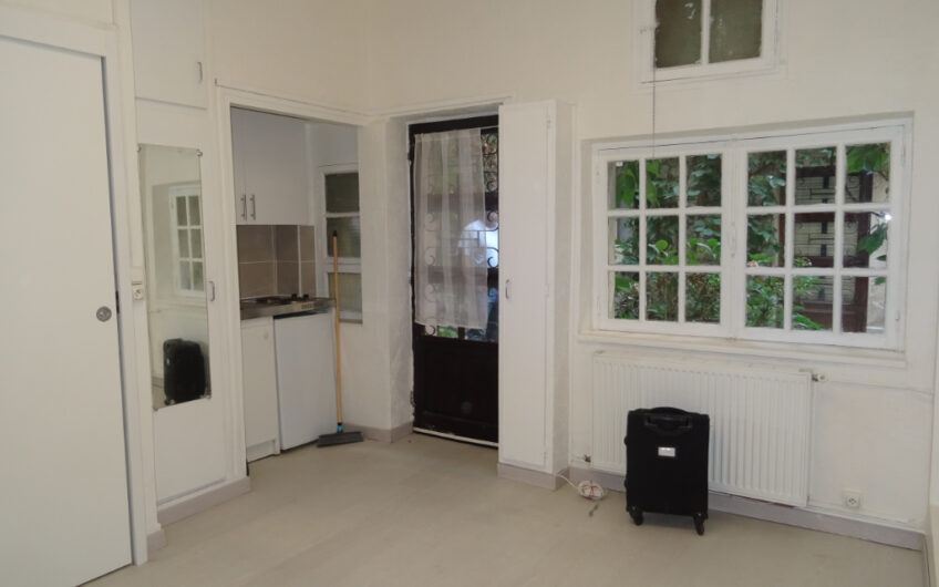 STUDIO MEUBLE Paris 5ème -15m2