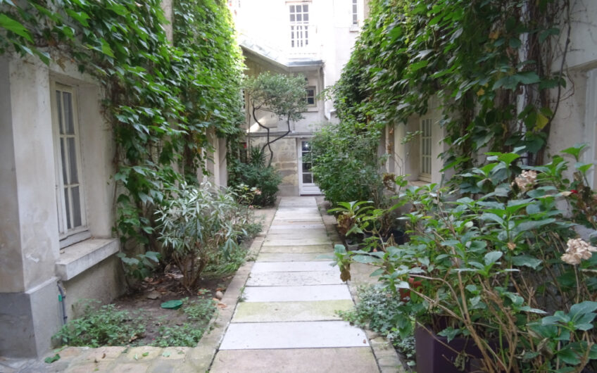 STUDIO MEUBLE Paris 5ème -15m2