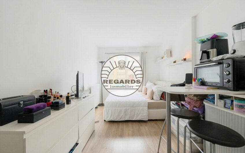 Studio de 19.5m² en bon état au pied du métro L’Échât