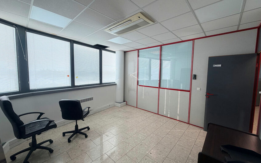 ENSEMBLE DE BUREAUX D’UNE SURFACE TOTALE DE 110 m²