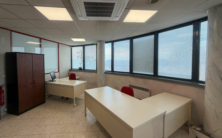 ENSEMBLE DE BUREAUX D’UNE SURFACE TOTALE DE 110 m²