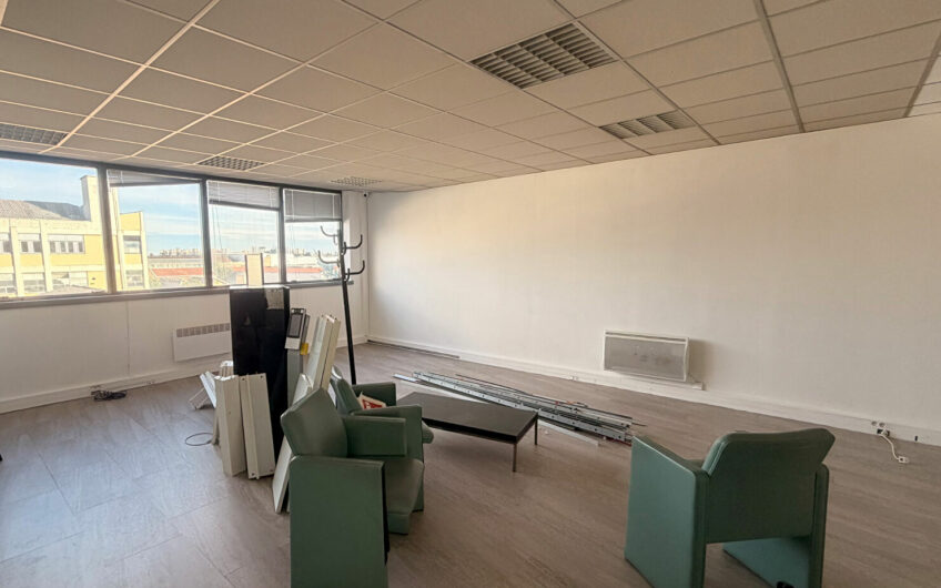 ENSEMBLE DE BUREAUX D’UNE SURFACE TOTALE DE 180 M²
