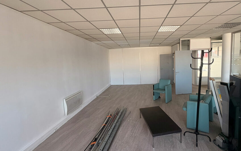 ENSEMBLE DE BUREAUX D’UNE SURFACE TOTALE DE 180 M²