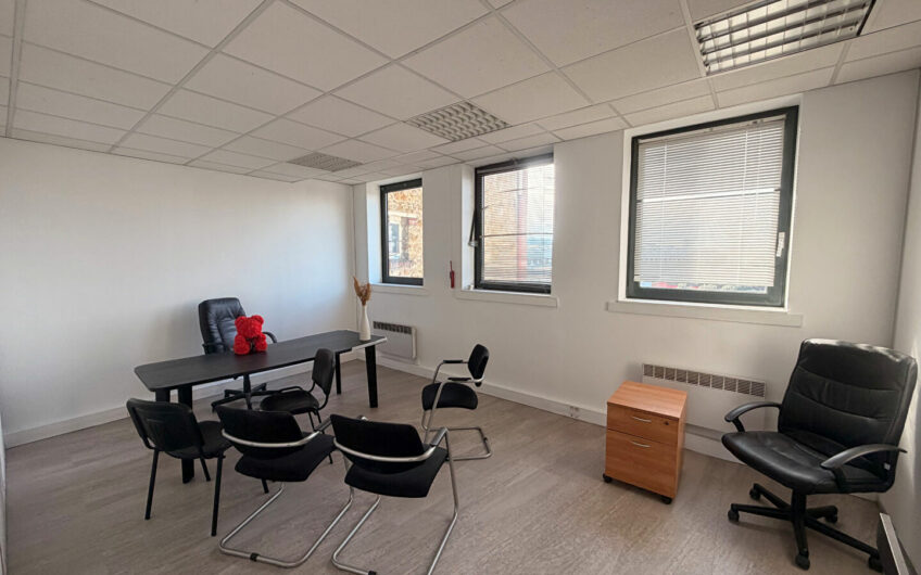 ENSEMBLE DE BUREAUX D’UNE SURFACE TOTALE DE 180 M²