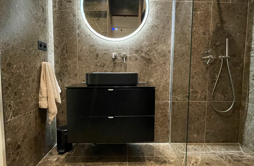 SOMPTUEUX 2 Pièces MEUBLE refait à NEUF, à Paris 16ème