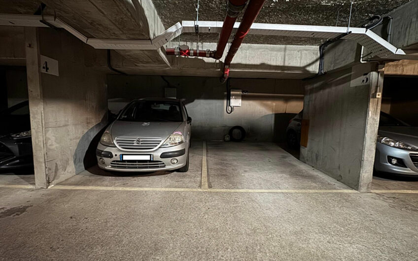 2 emplacements de parking cote à cote dans un immeuble récent