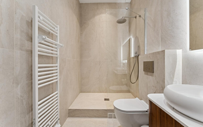 SOMPTUEUX ET RARE 2 Pièces MEUBLE refait à NEUF, Paris 16ème