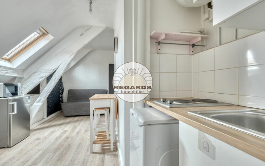 Studio de 16m² au sol au dernier étage d’un bel immeuble ancien