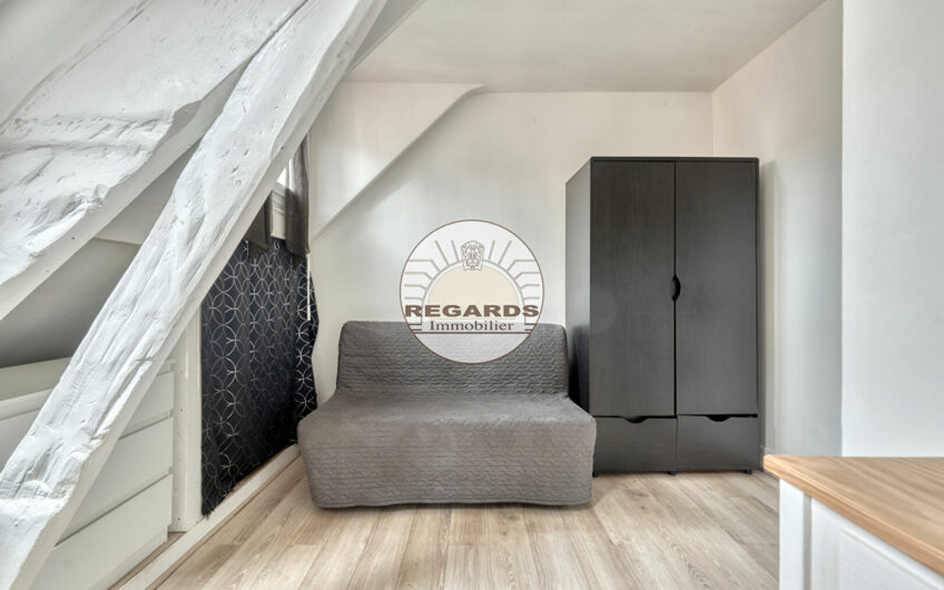 Studio de 16m² au sol au dernier étage d’un bel immeuble ancien