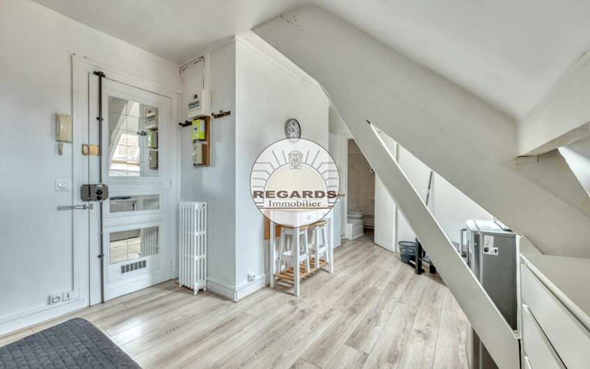 Studio de 16m² au sol au dernier étage d’un bel immeuble ancien