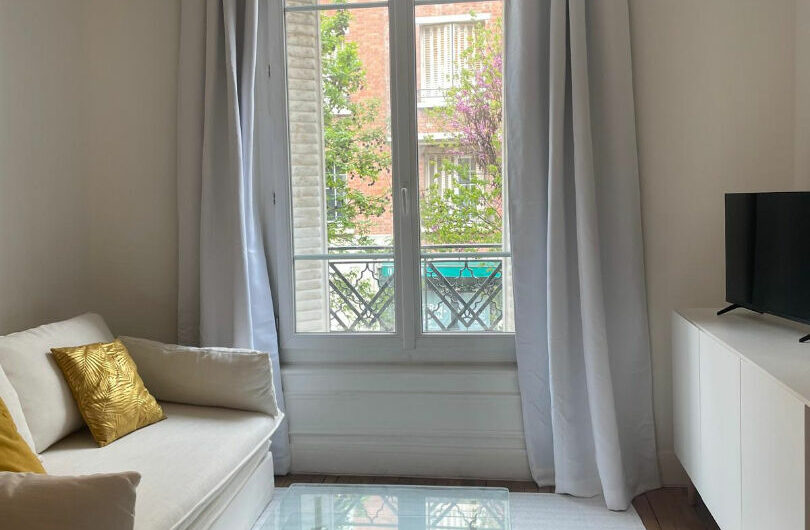 2 pièces MEUBLE de 45m2 ENTIEREMENT RENOVE à Montrouge