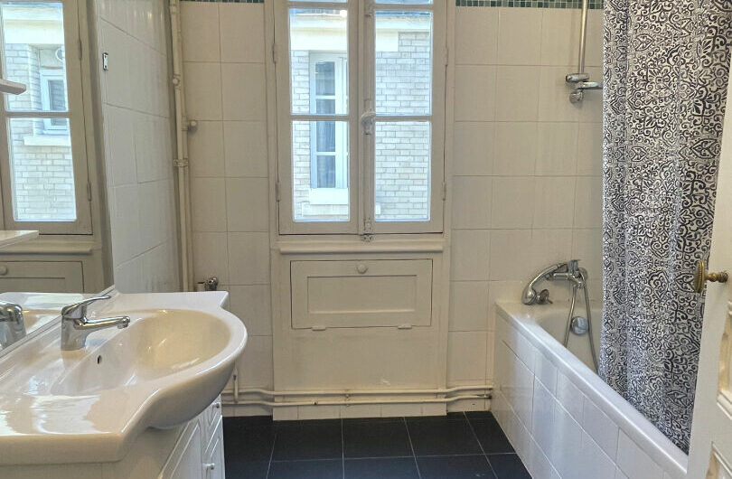 3P NU à PARIS 14ème arr. de 67 m²