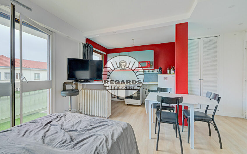 STUDIO DE 30M² + TERRASSE 6M² EN BON ETAT GENERAL